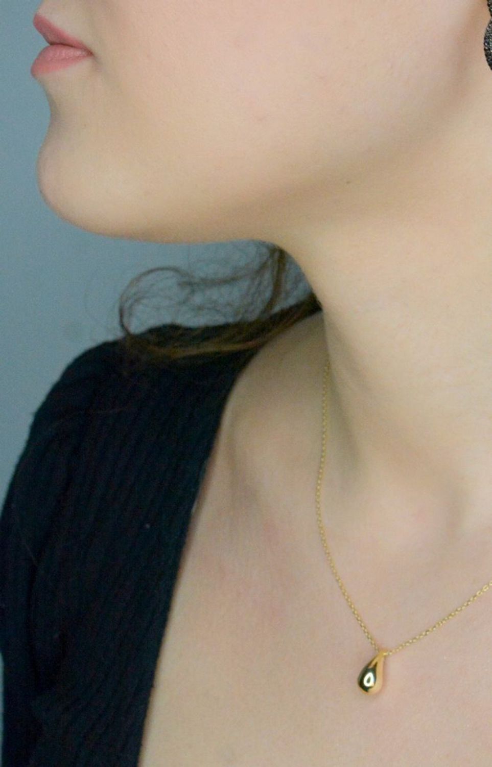 Złoty naszyjnik damski 375 z małą kroplą NA 3577 375 (1).jpg